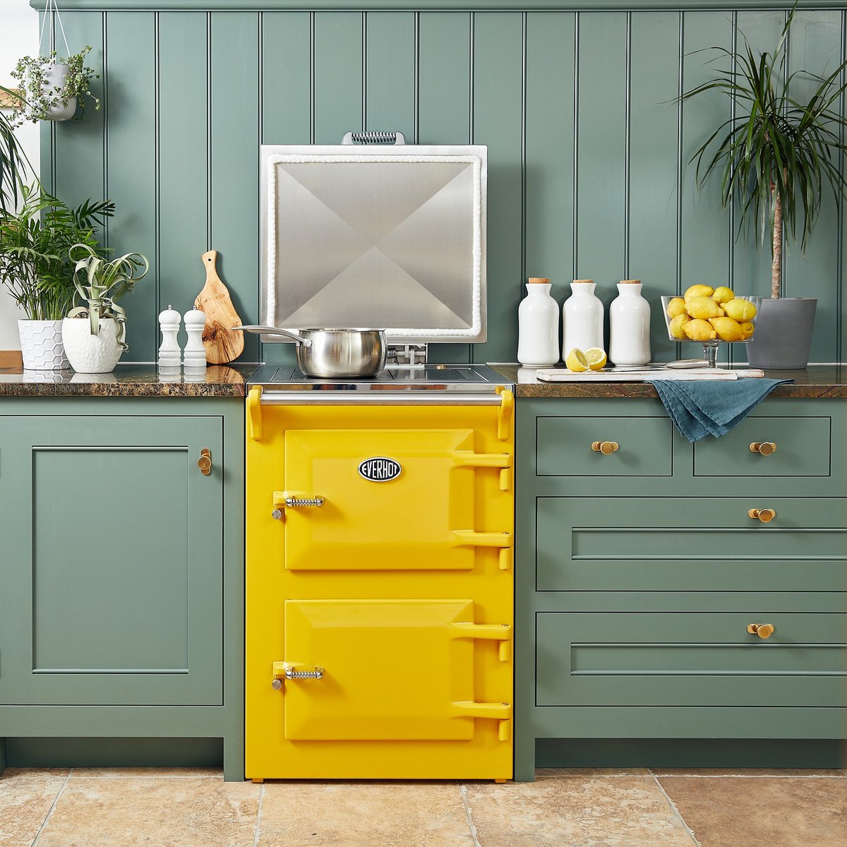 The perfect spring colour combination to welcome in the lighter, brighter weather! Our Mustard Yellow Everhot 60 pairs really well with the sage green cabinets everhot.co.uk/The-Everhot-Ra… #springcolours