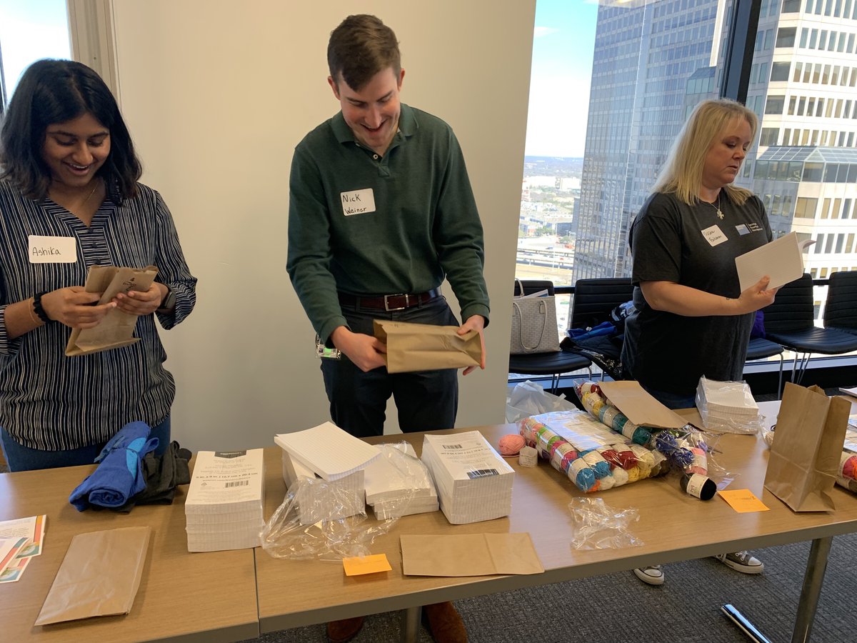 theARFoundation's tweet photo. Thank you to @GoldmanSachs Dallas volunteers for helping us pack our Summer Learning Kits! Our students & families will be all set to continue learning at home during the summer weekends. We are grateful for your support!π #CommunityTeamWorks https://t.co/kTRyWGubol