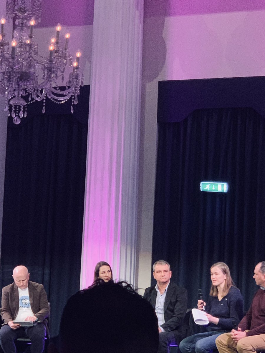 xcaplin's tweet photo. that chandelier tho #cynam221 @CyNamHub @reid24hrs - strong work https://t.co/faaSGYusnU