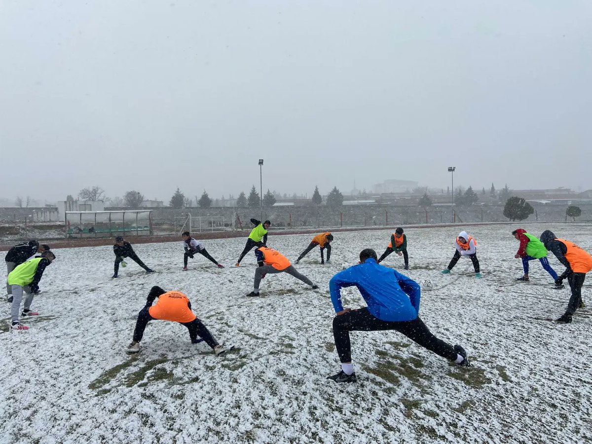GSB_Usak's tweet photo. Biz kar kış; yağmur çamur demeyiz.
Antrenmanlarımızı bırakmayız. Çünkü spor bizim her şeyimiz 🏃‍♀️🏃⛹️🏋️‍♀️🤸‍♀️🤸‍♂️
@gencliksporbak 
@kasapoglu https://t.co/edpmEAaHGu