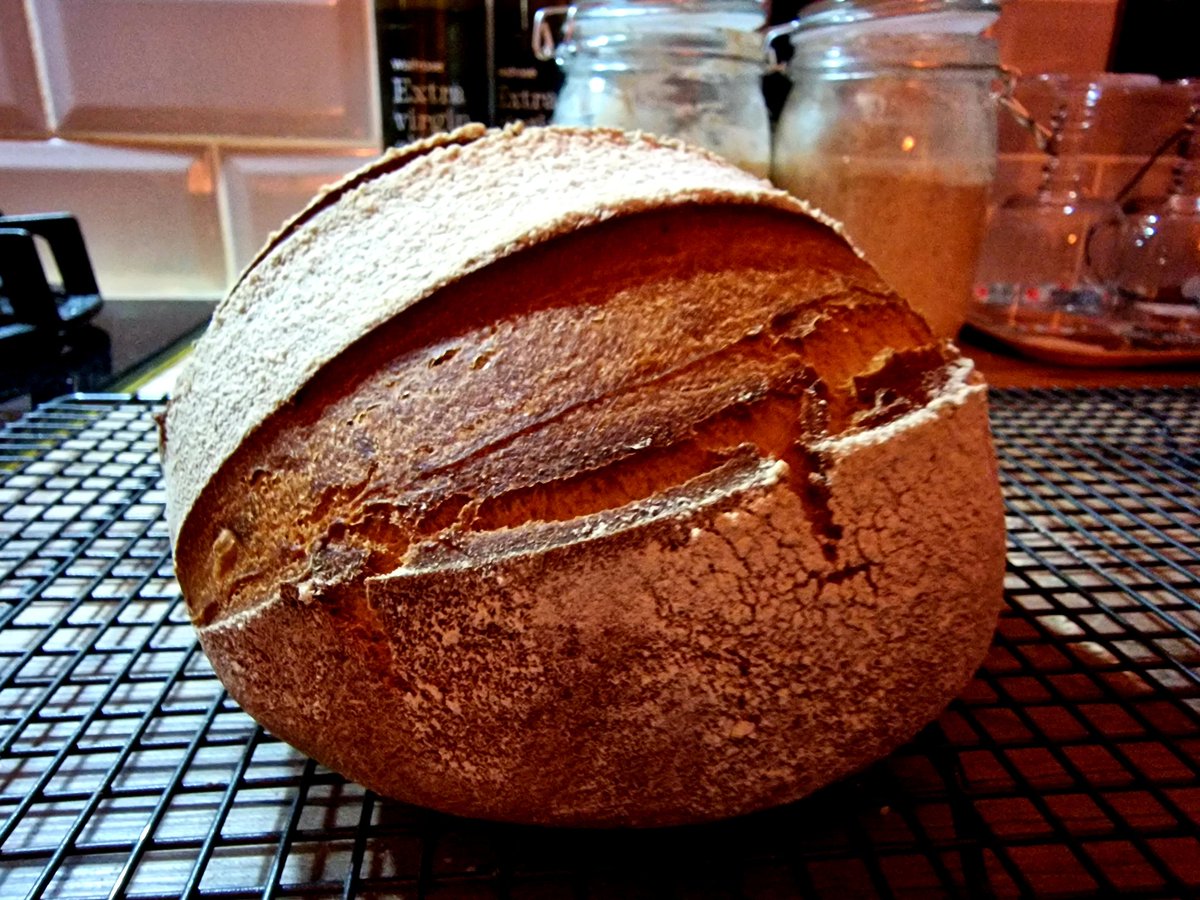 ComeronAlonso's tweet photo. Today's bread at home trying the Dutch oven absolutely beautiful https://t.co/G9AYhypsEb