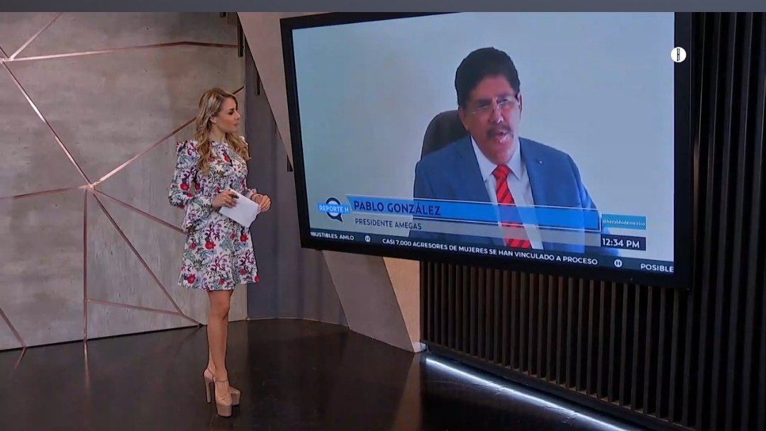 BlancaBecerril's tweet photo. #Entrevista 🔴
Platico con Pablo González, presidente de #Amegas sobre los aumentos de gasolina en 🇲🇽. Me dice es por el conflicto entre Rusia y Ucrania, pero hay subsidios para que no aumente aún más en nuestro país. https://t.co/tk8Jaw21q0