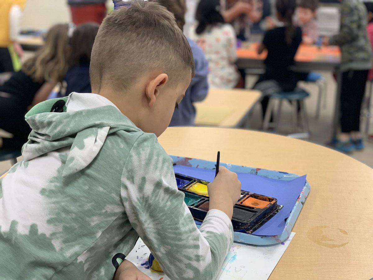 GustafsonBrad's tweet photo. Artists at work! 💗🎨🖌 #WayzataCreates #GWgreats https://t.co/OPwpaSsVTz