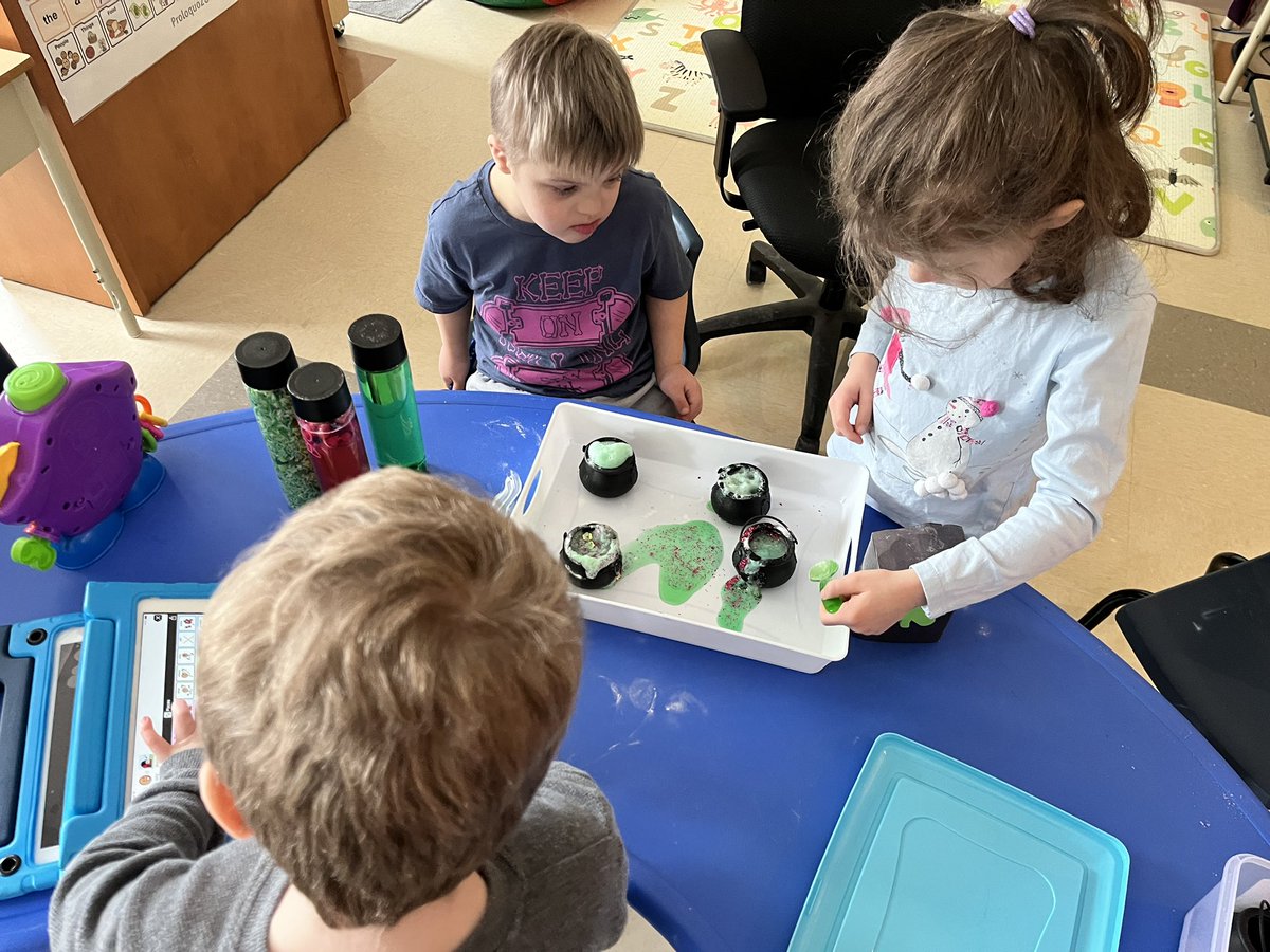 MsCrockerIRT's tweet photo. We were bubbling with excitement! ☘️#handsonlearning #AAC #experiments #kindergartenfun @HTE_K4 @RMitchell_HTE @NLESDCA https://t.co/f5jQW0w6ES