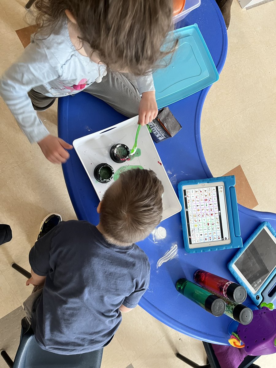 MsCrockerIRT's tweet photo. We were bubbling with excitement! ☘️#handsonlearning #AAC #experiments #kindergartenfun @HTE_K4 @RMitchell_HTE @NLESDCA https://t.co/f5jQW0w6ES