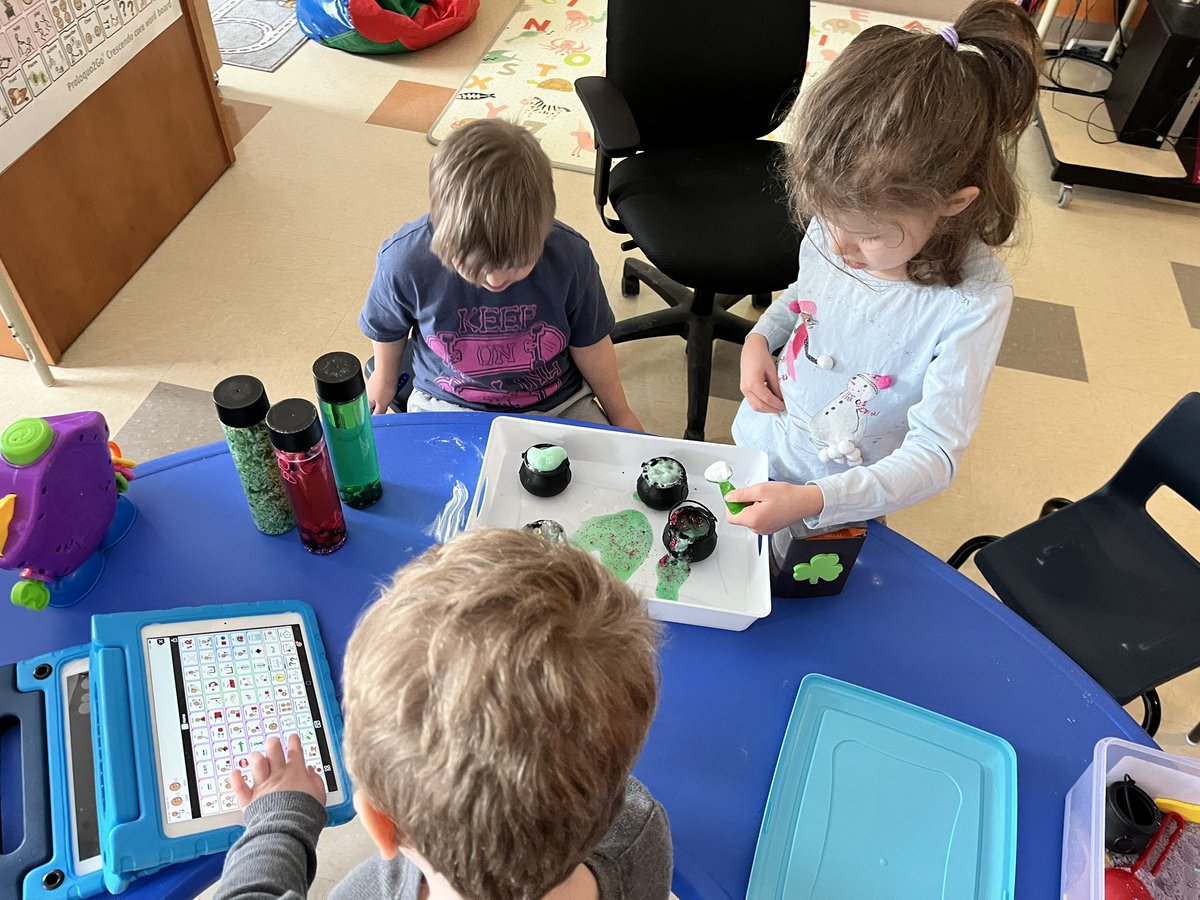 MsCrockerIRT's tweet photo. We were bubbling with excitement! ☘️#handsonlearning #AAC #experiments #kindergartenfun @HTE_K4 @RMitchell_HTE @NLESDCA https://t.co/f5jQW0w6ES