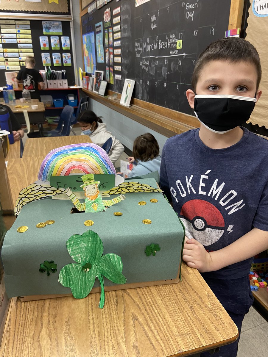 msmjhowell's tweet photo. Today we got the opportunity to share our #leprechauntraps in a gallery walk ☘️ my kids were thrilled to share their #steamchallenges with other students 💚 @GEDSB @GreenbrierScho1 https://t.co/ZPrDDxL1cO