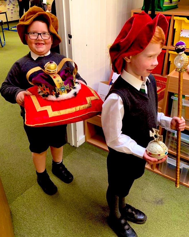 stokenchurchps's tweet photo. Y1 marked the Queen’s coronation as part of their history day today and we had one very proud crown bearer!Belated congratulations ma’am! 😊👍🏼👋🏼👸👑💂‍♀️💚
@RoyalFamily https://t.co/beWu8r6q4M