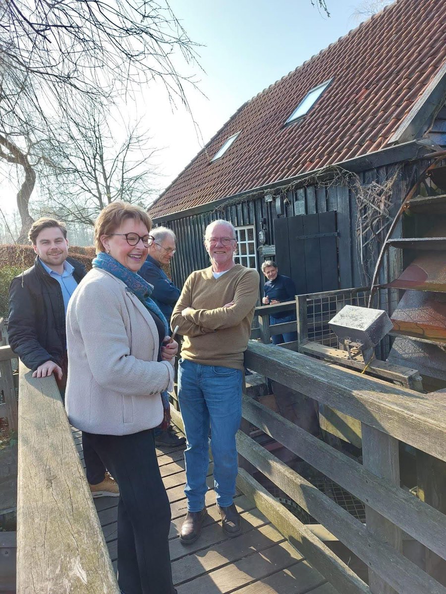 Gisteren een interessant fractie bezoek gehad bij de Volmolen in Riethoven.
Samen met de Algemene Waterschap Partij en de VVD fractie van het Waterschap de Dommel.
We hebben gesproken met de watersportbond en kregen een rondleiding door de watermolen.
Weer een geslaagde middag.