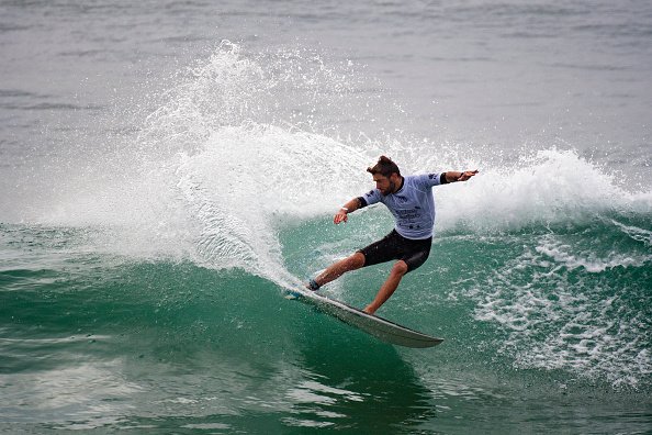 A las 20:05h visita La Prórroga del @radioestadiocat en @ondacero_cat , @romerovicente doble Campeón de España y Campeón de Europa de surf. 🎙️🏄