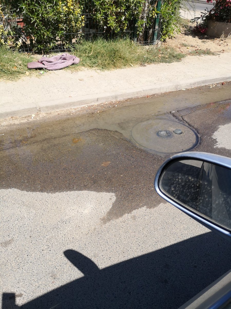 patewrc's tweet photo. Fuga de aguas servidas en maturana con Juan garcia.
Lleva varios días @Munivillalemana @esval_chile https://t.co/VEbuWNggph