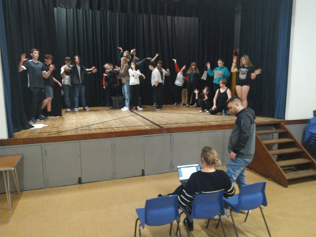 FOLIOsutcol's tweet photo. Loving being at a rehearsal for I'm the Bard Guy...Duh, by @RawTalentYT, part of #shakespeareinsutton Book your free tickets here https://t.co/iICTT0ZlRc https://t.co/JcCn5rzZZx