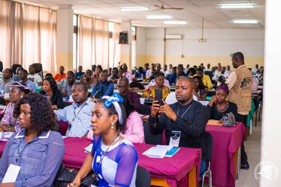 cenirdc's tweet photo. Le Président de la #CENI, @dkadimaofficiel a exhorté, les jeunes de l’@EccOfficielle à s'approprier le processus électoral, non comme spectateurs mais plutôt comme véritable acteurs, participants à toutes les étapes dudit processus en RDC.
Un appel lancé, ce jeudi 10 mars 2022 https://t.co/CQhGFQWCGs