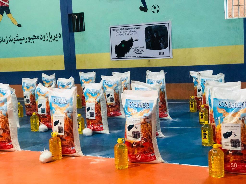 Donneso1's tweet photo. Helped two days ago with the amazing team @buildupev and Faisal Kawusi 69 Families in Herat, Afghanistan 🇦🇫. Flour, Oil and Sugar were delivered. Please, do not forget Afghanistan. Donate and Help. 🕊

#donotforgetafghanistan #endhungerinafg #saveafghanistan https://t.co/4PlzYGeSjx