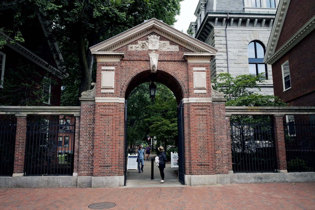 KaplanEdNews's tweet photo. A bill was introduced this week in the New York State Legislature to ban public and private colleges in the state from offering legacy admissions preferences and early decision.

Any college that breaks the law would face a stiff financial penalty.

https://t.co/uQexPqOdN1 https://t.co/vTqI5RsViV