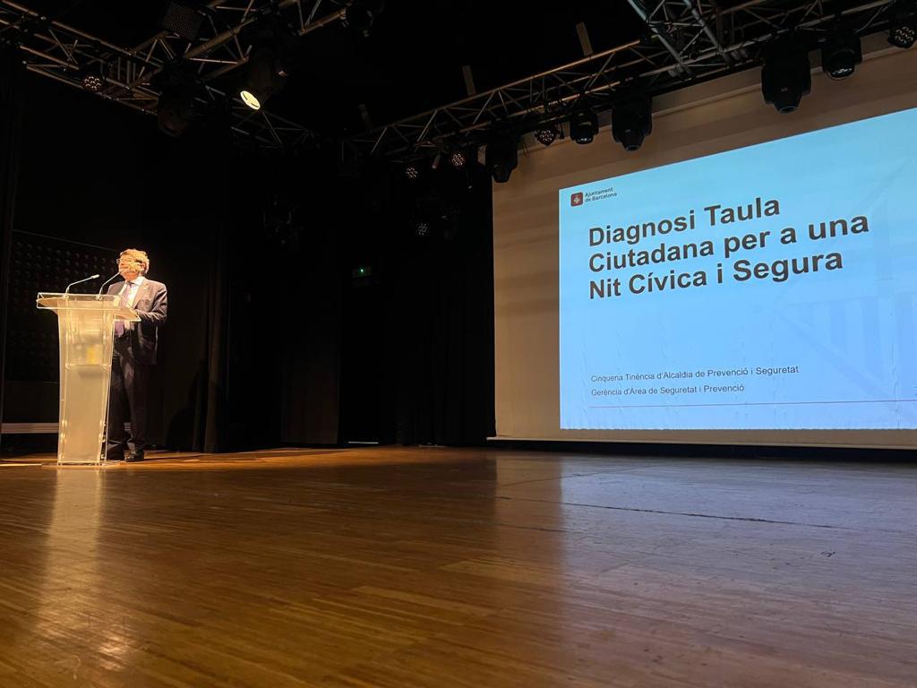 Albert_Batlle_B's tweet photo. Segona reunió de la Taula Ciutadana per a una nit cívica i segura a l'Espai Fontana, seu del Consell de la Joventut de BCN. Compartim i debatim proposta de diagnosi del fenomen dels #botellots. Perseguim un repte comú: fer compatible #oci i #convivència en la nit de #Barcelona https://t.co/VdwPhFo6xw