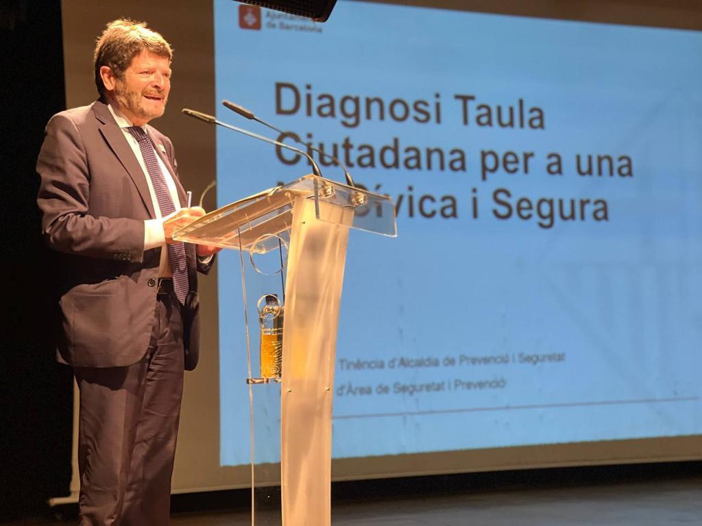 Albert_Batlle_B's tweet photo. Segona reunió de la Taula Ciutadana per a una nit cívica i segura a l'Espai Fontana, seu del Consell de la Joventut de BCN. Compartim i debatim proposta de diagnosi del fenomen dels #botellots. Perseguim un repte comú: fer compatible #oci i #convivència en la nit de #Barcelona https://t.co/VdwPhFo6xw
