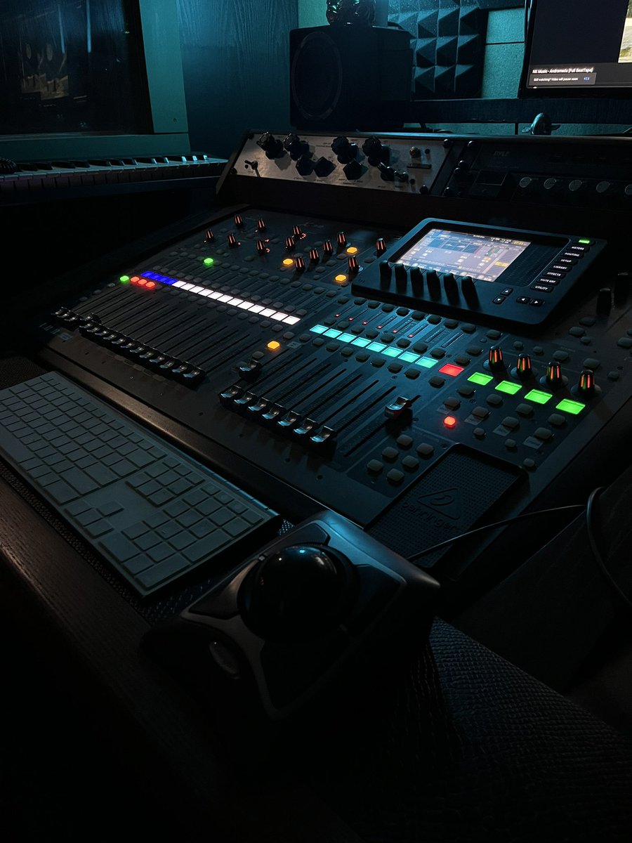 DanGanja's tweet photo. Who needs studio time this weekend?
DM me for more info.
📍 #ControlRoomStudios https://t.co/8NFaXwsmne