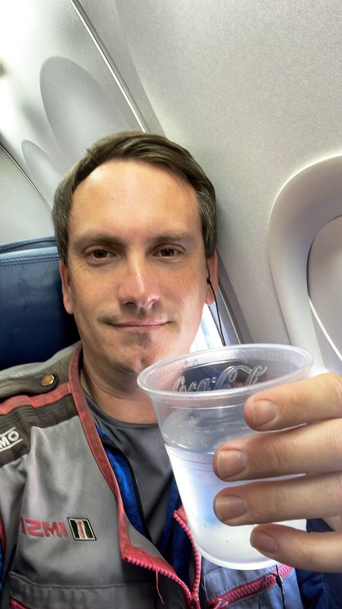 jameypricephoto's tweet image. On the way to Sebring #WECTESTING 

I’ve seen and heard that some #f1 photographers wear their photo vests in first class on the plane while drinking champagne. So this is as close as I could get to that. 😂