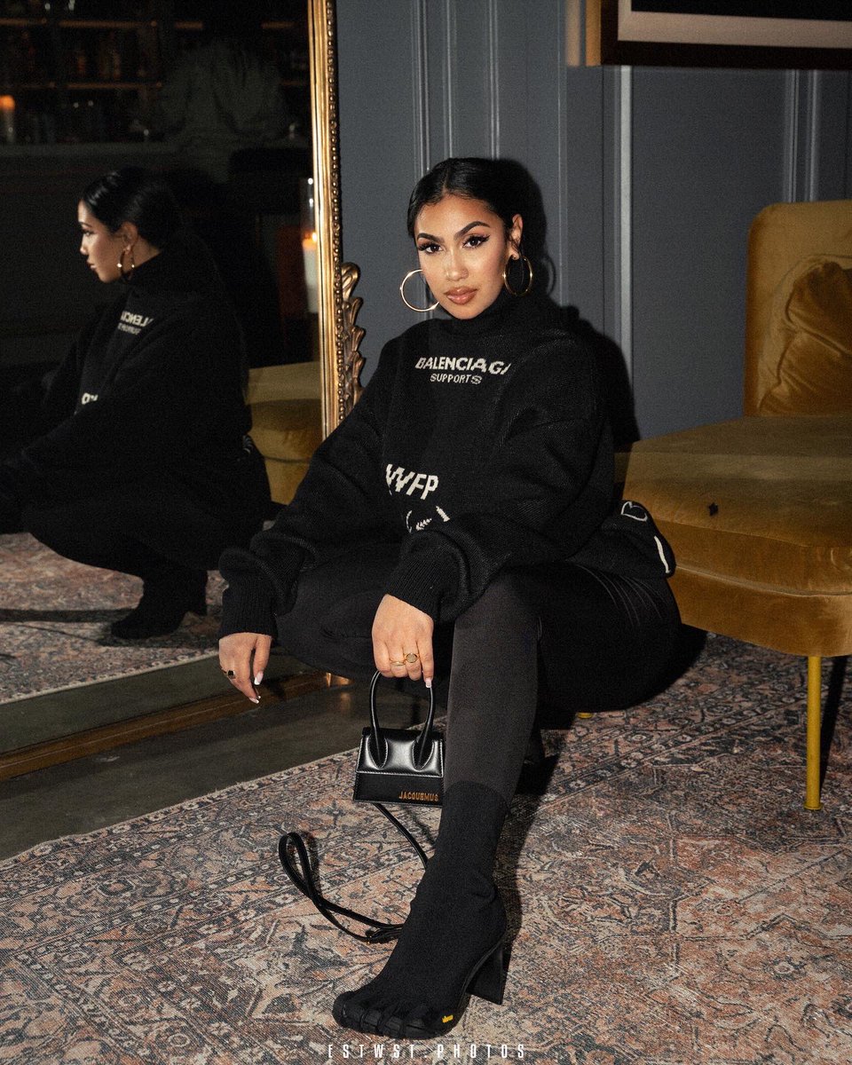 queennaija's tweet photo. sometimes you gotta smile through the pain 💔🥲 https://t.co/yviCM8PXL0