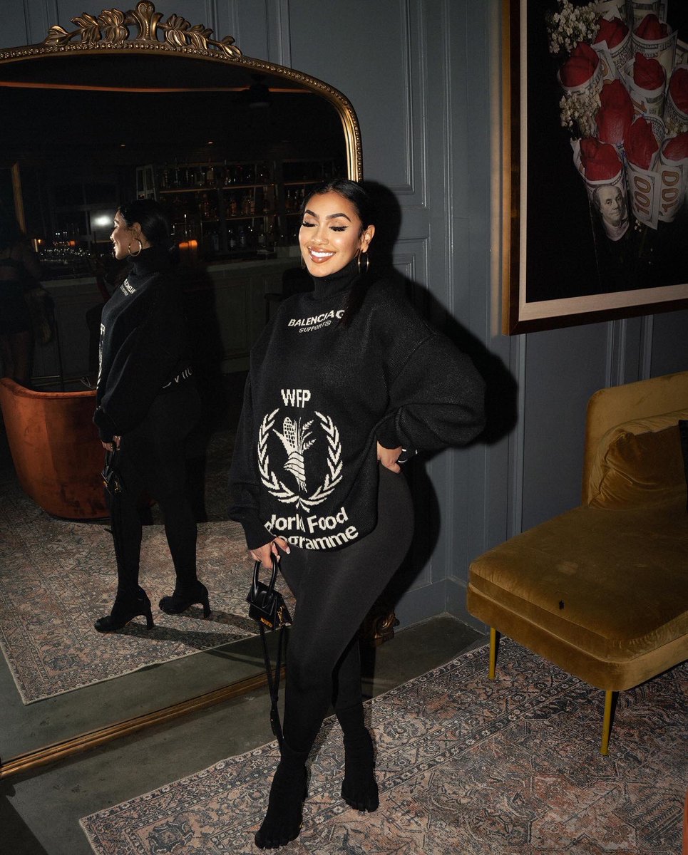 queennaija's tweet photo. sometimes you gotta smile through the pain 💔🥲 https://t.co/yviCM8PXL0