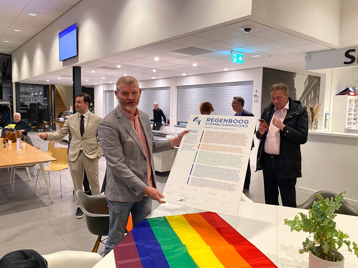 Vanavond mocht ik namens <a href="/LeefbaarCapelle/">Leefbaar Capelle</a> het Capelse regenboogakkoord ondertekenen. Het belang van inclusiviteit en mogen zijn wie/wat je bent wordt hiermee onderstreept.
 <a href="/COCROTTERDAM/">COC Rotterdam</a> 

Trots dat dit in Capelle op deze manier kan.