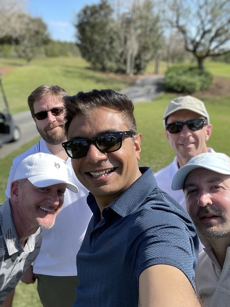 B2Bdigigirl's tweet photo. Our partners at @ValueMomentum had some unlikely fans show up to cheer them on during the "In the Creek" Golf Tournament at #Formation22! https://t.co/exkYG8L3v4