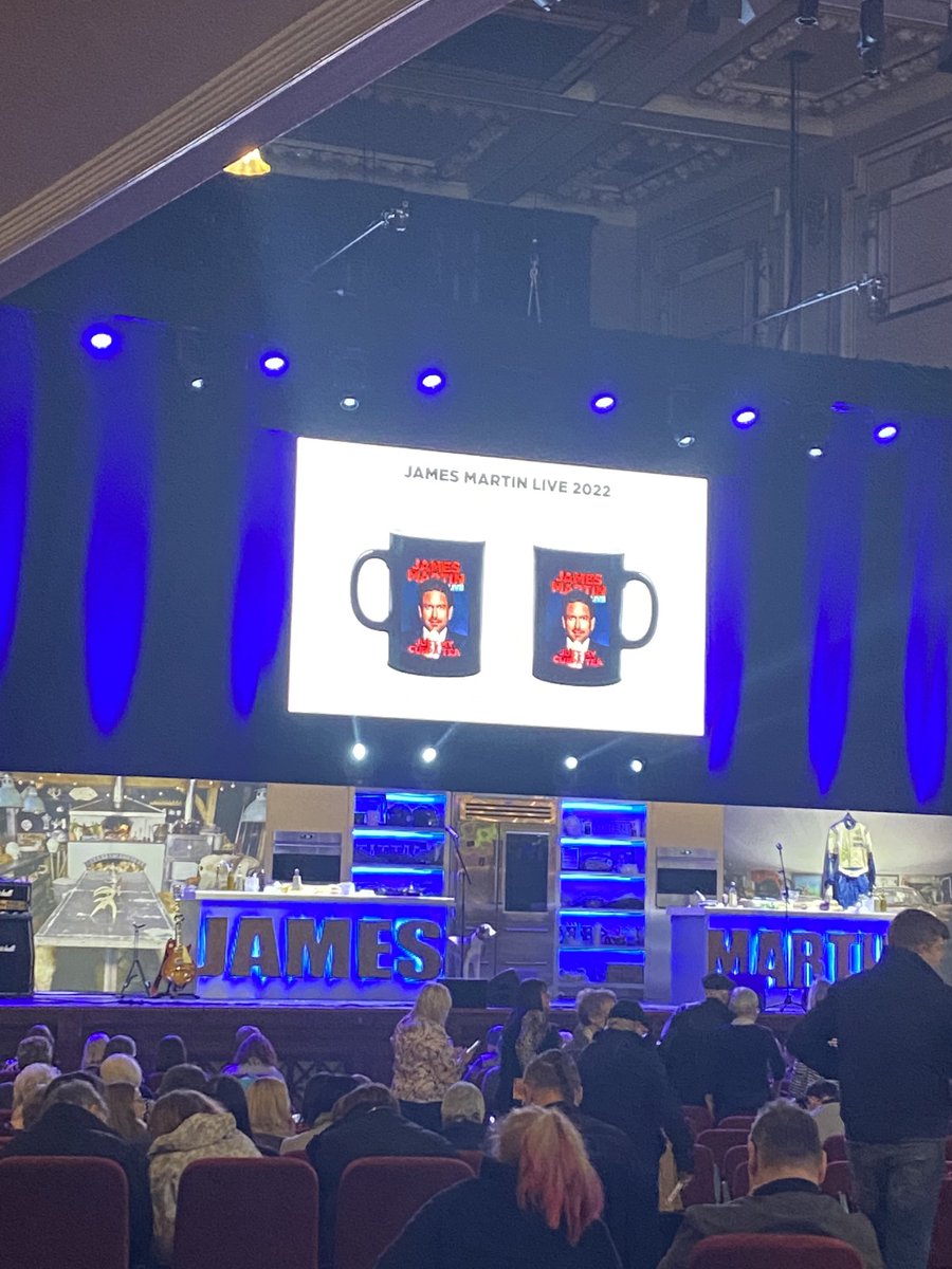 JulieFife's tweet photo. Very excited to be waiting for ⁦@jamesmartinchef⁩ Live Show to start. #edinburgh https://t.co/L4whhkYiXZ