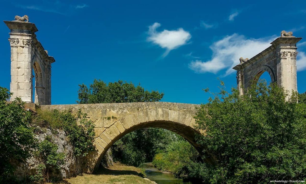 DrJEBall's tweet photo. The Pont Flavien (Flavian Bridge), a #Roman bridge over the river Touloubre (France), built in the late C1st AD. It has triumphal arches at either end - the only surviving example with arches like this, though others probably existed in antiquity (📷 Archaeology Travel) https://t.co/E1POBqgfxo