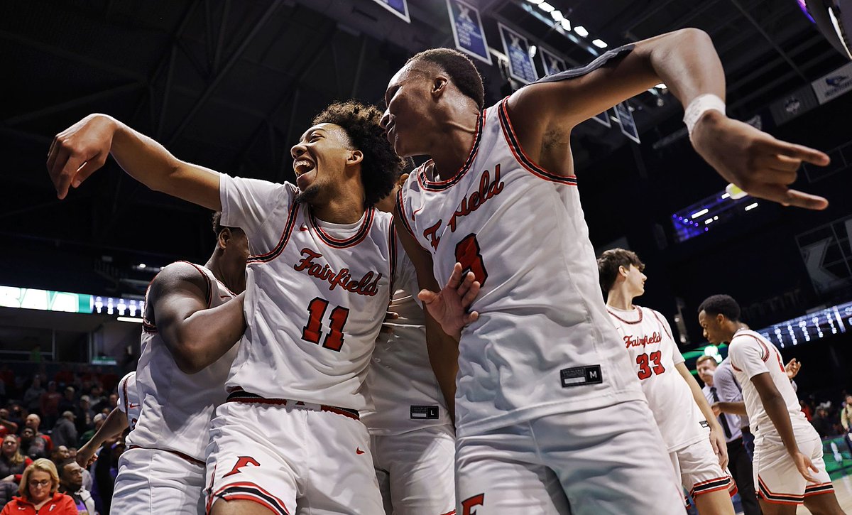 NickGrahamPhoto's tweet photo. Fairfield beat Wayne Wednesday to advance to D1 regional basketball final Saturday against Centerville. Photo gallery here: https://t.co/2mUhCIK9nd https://t.co/Lxk53BxoIx