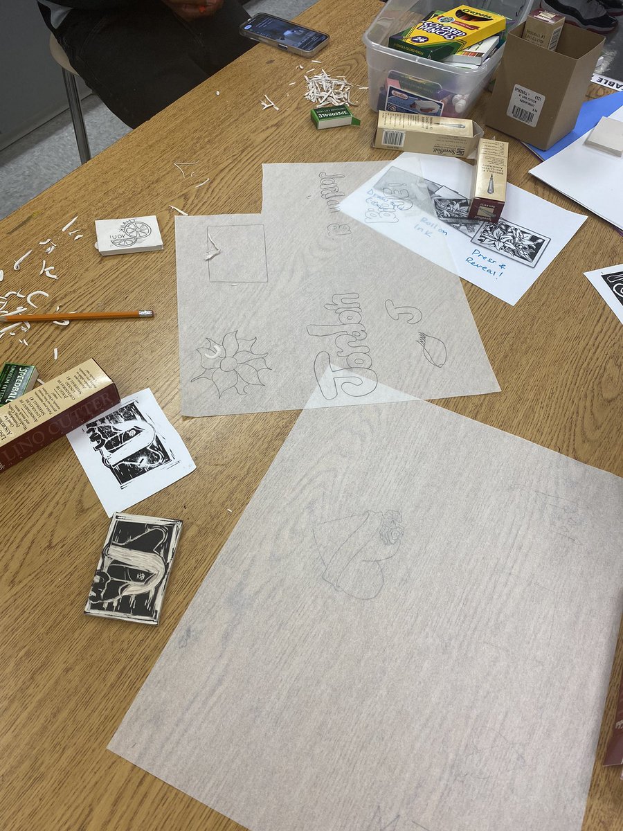 LetsGoghSkeete's tweet photo. A little enrichment for my Design Fundamentals students who were up to date on their assignments. As others caught up, They enjoyed experimenting with Rubber block printmaking! One of them said “I’m an artist now” ☺️🙌🏽💜 #ArtEdMatters #BHSFAD https://t.co/K8JuFQwdLP
