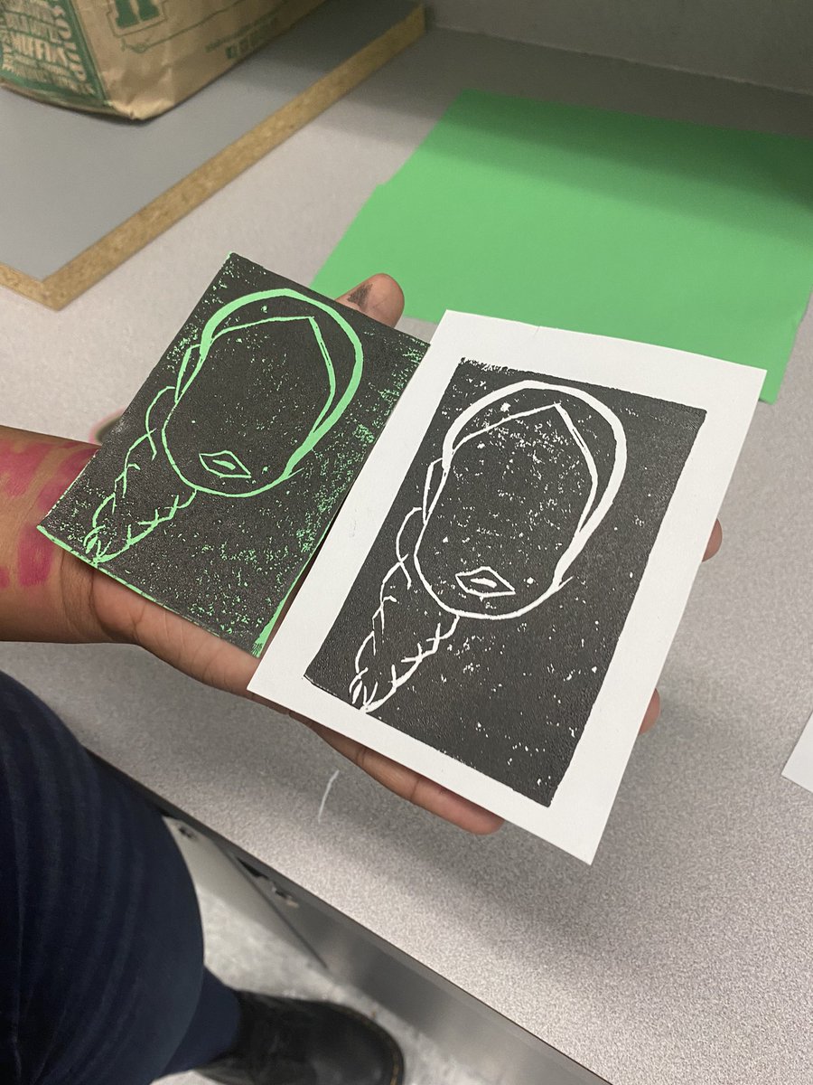 LetsGoghSkeete's tweet photo. A little enrichment for my Design Fundamentals students who were up to date on their assignments. As others caught up, They enjoyed experimenting with Rubber block printmaking! One of them said “I’m an artist now” ☺️🙌🏽💜 #ArtEdMatters #BHSFAD https://t.co/K8JuFQwdLP