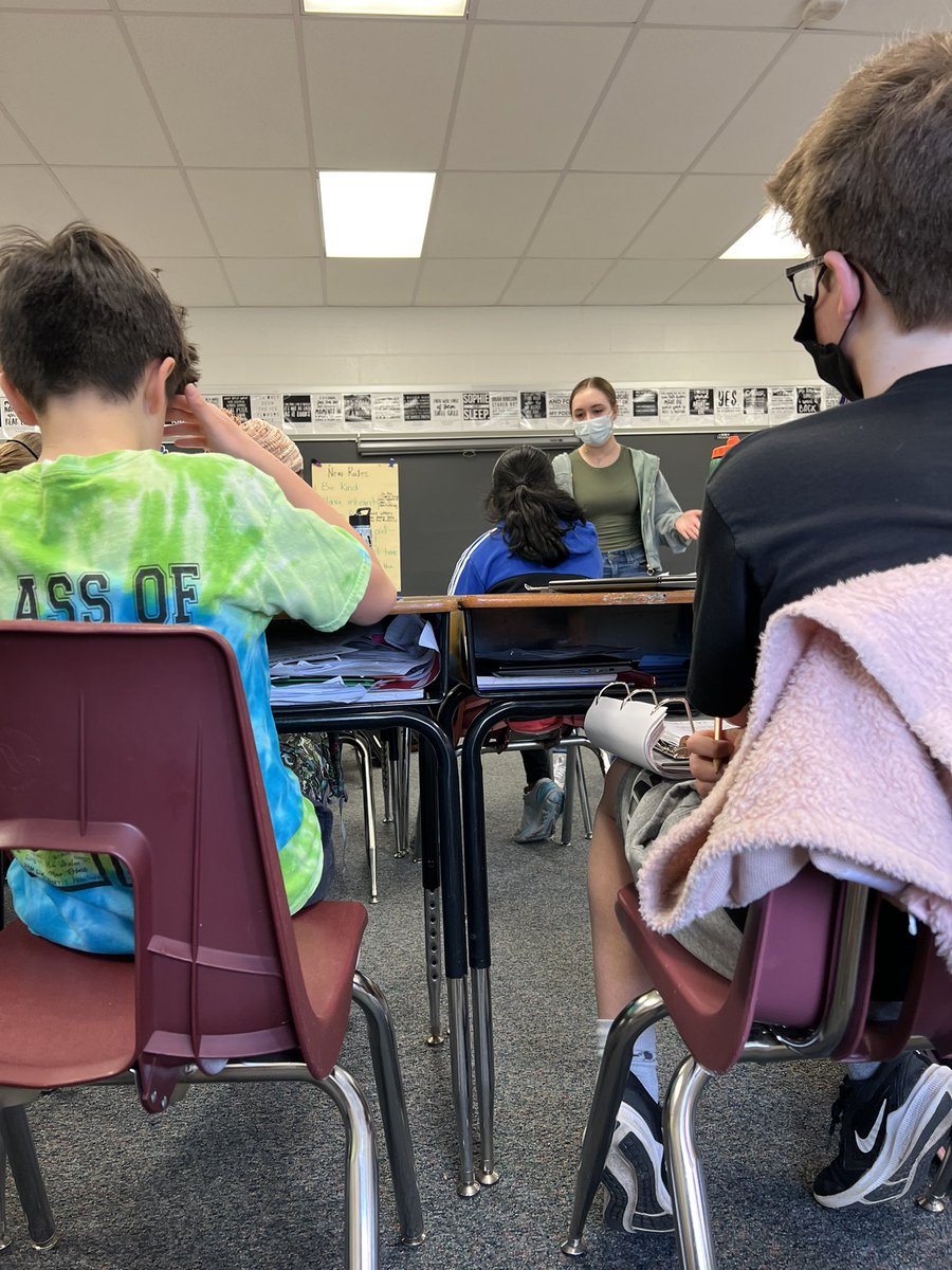 RhhsTam's tweet photo. #futureteacher 🍎TAM intern leading class lesson. @hcpss_rhhs https://t.co/spJGGtUYyW