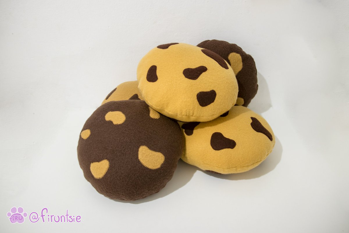 firuntsie's tweet photo. 🍪✨Cookie props! ✨🍪
30cm from:
100% Polar and fleece
100% Machine sewn
100% Huggable
🍀US $15 / AR $2970

💜💜DM me if you want yours!💜💜
.
#furryartist #furryprop #plushie #cookie https://t.co/noy64rQ1tg