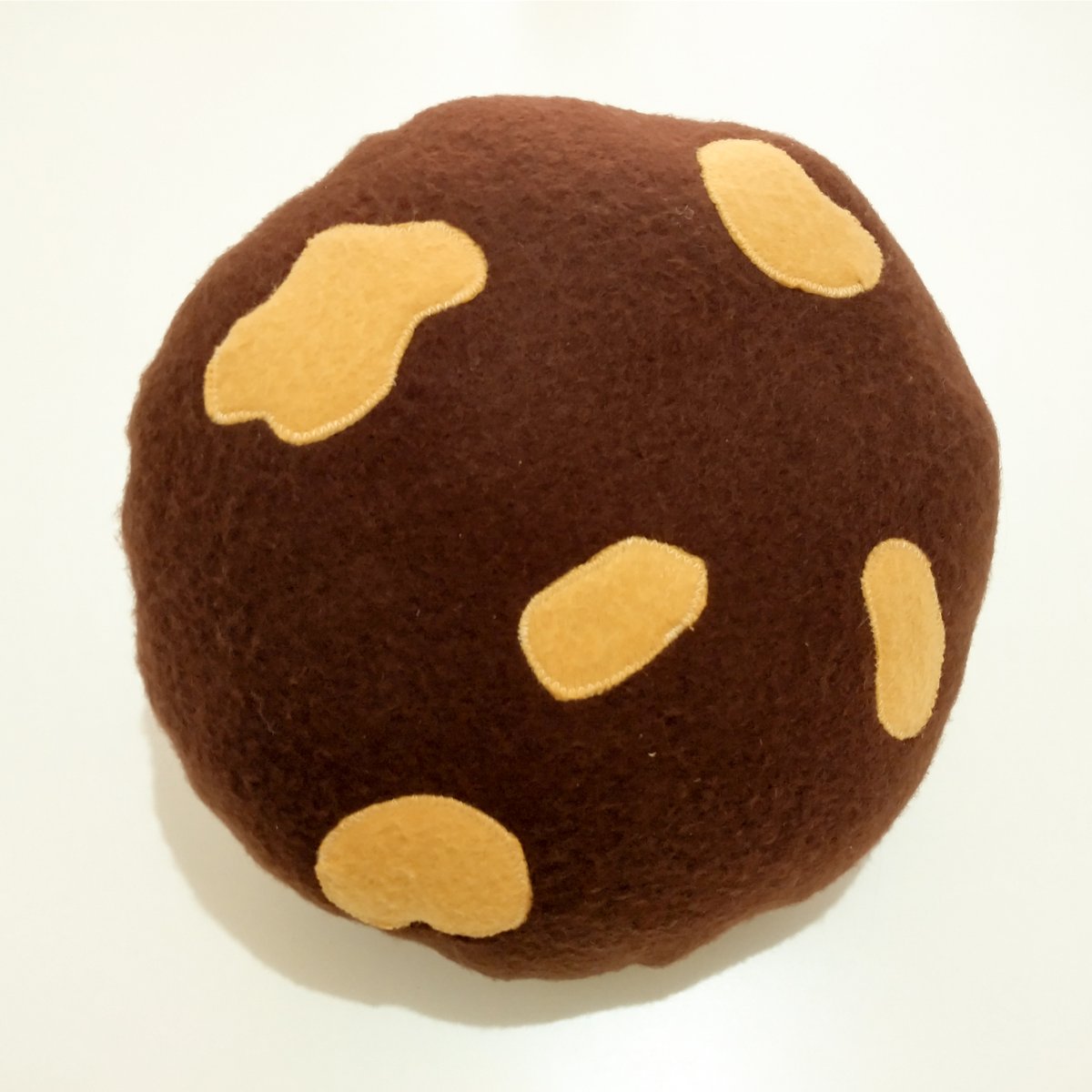 firuntsie's tweet photo. 🍪✨Cookie props! ✨🍪
30cm from:
100% Polar and fleece
100% Machine sewn
100% Huggable
🍀US $15 / AR $2970

💜💜DM me if you want yours!💜💜
.
#furryartist #furryprop #plushie #cookie https://t.co/noy64rQ1tg