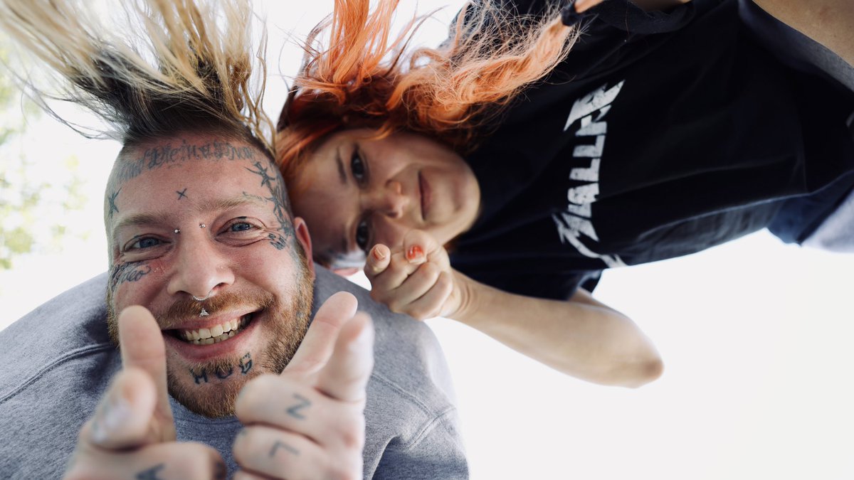 IAMTOMMACDONALD's tweet image. Wanna help these two goofy kids beat the music industry? 😂 WE HAVE UNTIL MIDNIGHT…for our downloads of “The Brave” to count towards the charts. Head to iTunes or Amazon and get yours…LETS DO THIS!!! ——&amp;gt; vydia.lnk.to/TheBrave