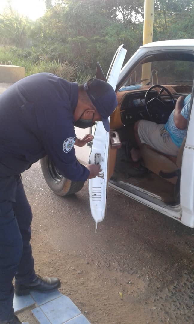 poliguarico15's tweet photo. #10Mar// Funcionarios adscritos al SVP, realizan recorrido punto a pie en diferentes sectores del Municipio Pedro Zaraza, con el chequeo por SIIPOL de vehículos, motos y personas.
#MujeresEnCiencia
#CCP13 https://t.co/J2DW67q9rh