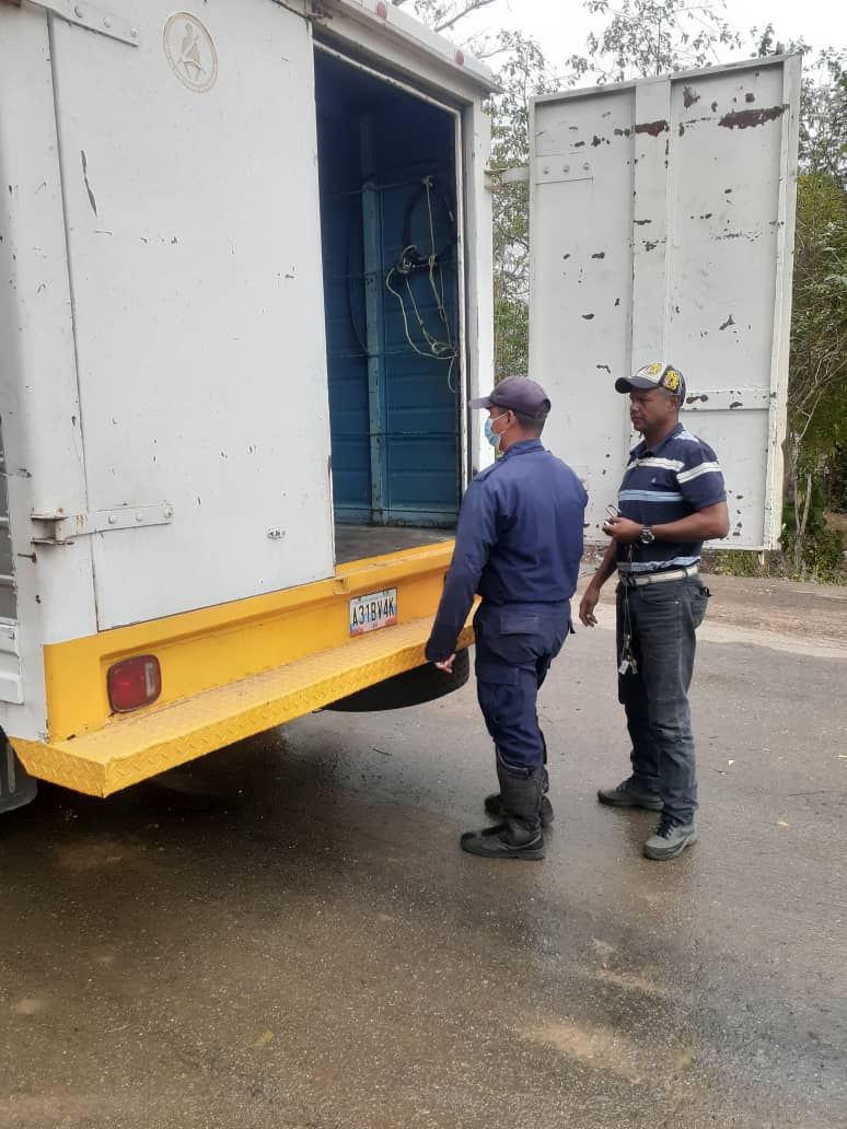 poliguarico15's tweet photo. #10Mar// Funcionarios adscritos al SVP, realizan recorrido punto a pie en diferentes sectores del Municipio Pedro Zaraza, con el chequeo por SIIPOL de vehículos, motos y personas.
#MujeresEnCiencia
#CCP13 https://t.co/J2DW67q9rh