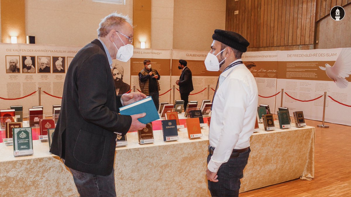 AhmadiyyaDE's tweet photo. Eine Islamausstellung der Ahmadiyya Muslim Jamaat mit Einblicken in die Geschichte des Islam in #Ellwangen

https://t.co/DC85pKpE6a https://t.co/A6djiAdmFf