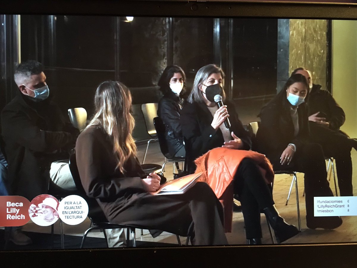 esterferrando10's tweet photo. Ara mateix, a la Fundació Mies van der Rohe, es presenten els projectes guanyadors de la beca Lilly Reich de la @fundaciomies.
Cal reconeixer el talent de casa i l’esforç dels professors. Felicitats Ling Martin i Rosalia Anglada. Alumna i professora de @insgabrielferr1 https://t.co/Xz0XXfi37P