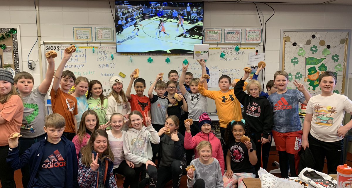 When the class has lunch at tip time! #Hawkeyes <a href="/IowaOnBTN/">Iowa On BTN</a>