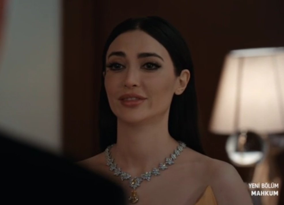 " Sen partiye gelmesen mi acaba? Bu güzelliği sadece ben görsem..😍♥️"

#Mahkum • #BarBüg