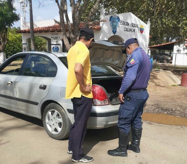 poliguarico15's tweet photo. #10Mar// Funcionarios adscritos al SVP, realizan recorrido punto a pie en diferentes sectores del Municipio Pedro Zaraza, con el chequeo por SIIPOL de vehículos, motos y personas.
#MujeresEnCiencia
#CCP13 https://t.co/J2DW67q9rh