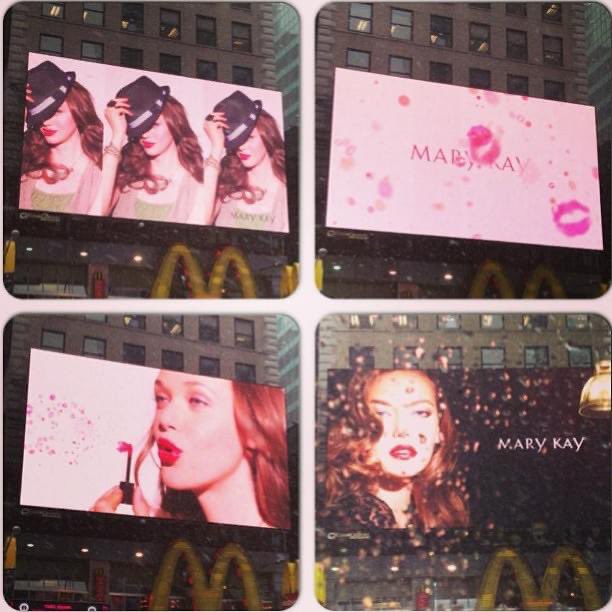 Jessicamcook's tweet photo. 9 year ago today, Times Square. So cool. @MaryKay ☺️ https://t.co/6poII5bUwO