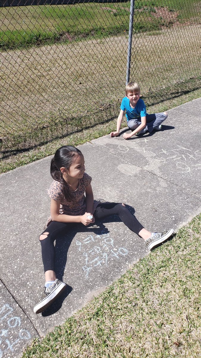 mrsGgrandclass's tweet photo. We take math outside when the sun is shinning. @HumbleISD_OE @DianeBurkeRead https://t.co/u4tmh6YgyW