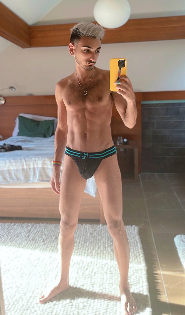 Hey twitter, it’s been a while 😈

#thirsttrapthursdays