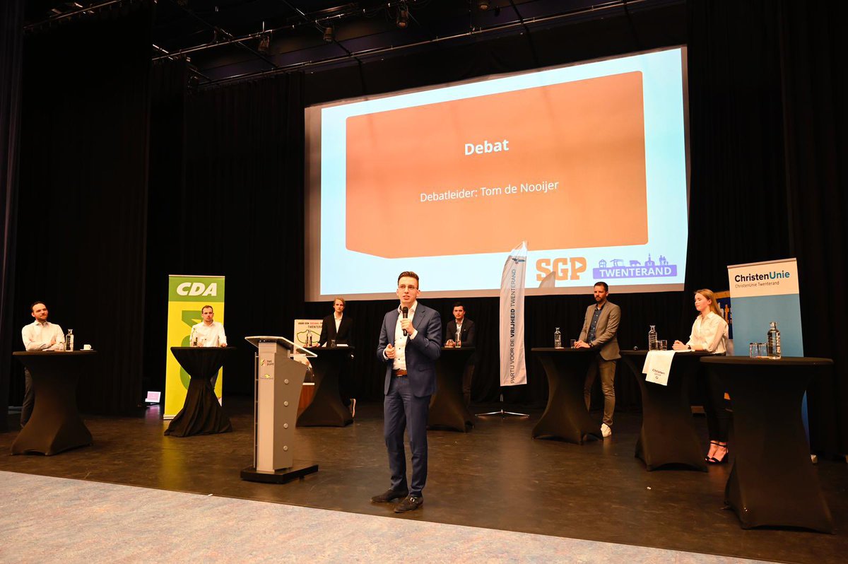 sgptwenterand's tweet photo. Het jongste kandidaten debat is begonnen! We wensen alle kandidaten veel succes! 🎆 Live meekijken? https://t.co/tZKXLUuy67 https://t.co/68Pnu1MrU1