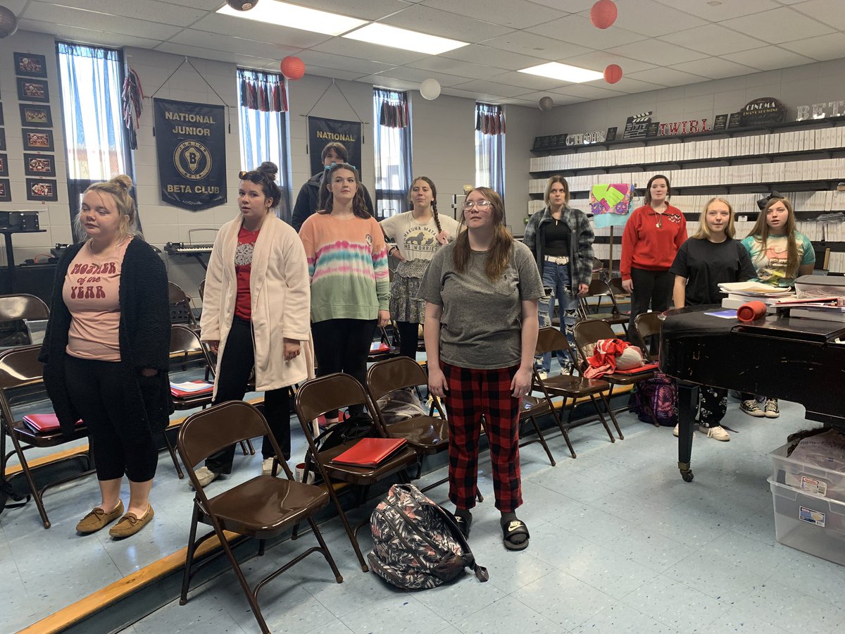 MrsStaplesEP's tweet photo. Spirit week and new warm-ups!!!! https://t.co/6HH4rCPoAI