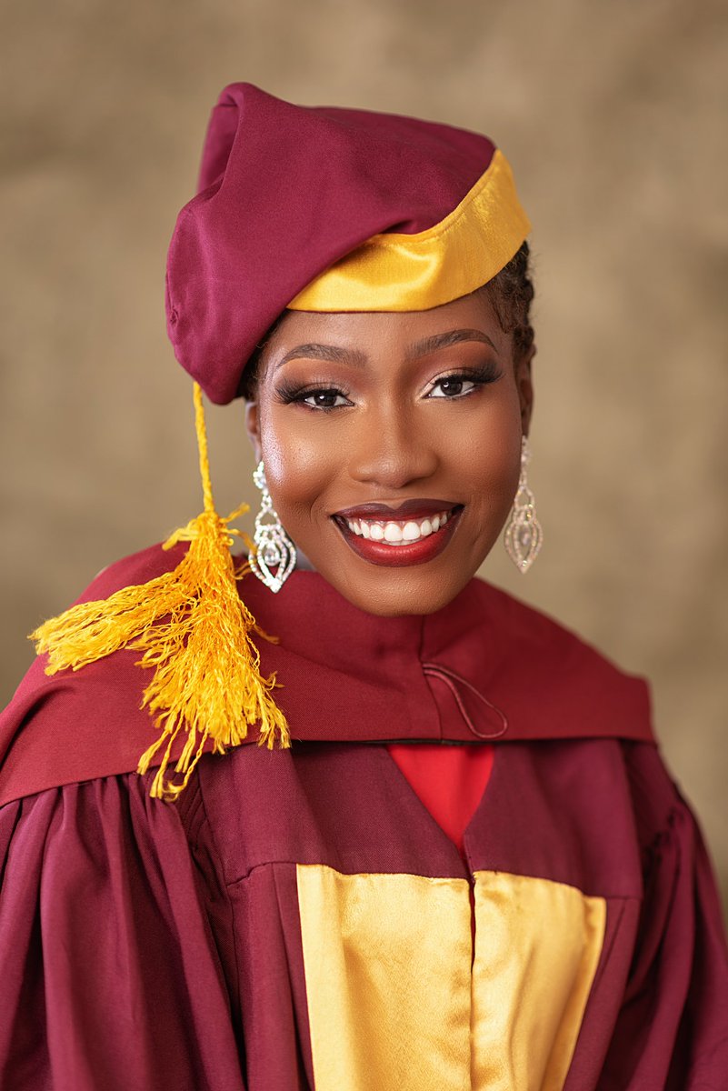 OyinDeeWealth's tweet photo. I did what I promised Mummy 🥰💫

#unilag #classof2020 #Bscfinance https://t.co/72CyY0yuQb