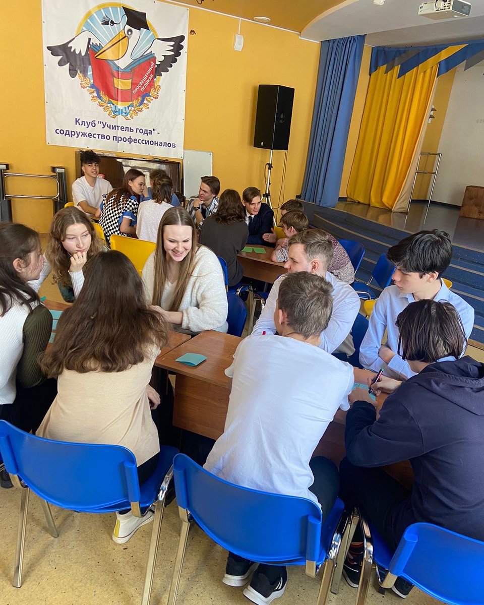 Классные часы с директором.
Сегодня - для 9, 10 и 11 классов.

Разговор о разном. О важном. О том, что волнует старшеклассников.

#гимназия3самара
<a href="/gym3sam_ru/">МБОУ Гимназия №3 г.о. Самара</a>